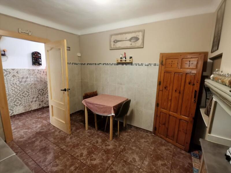 4 bedroom Townhouse for sale