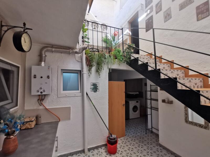 4 bedroom Townhouse for sale