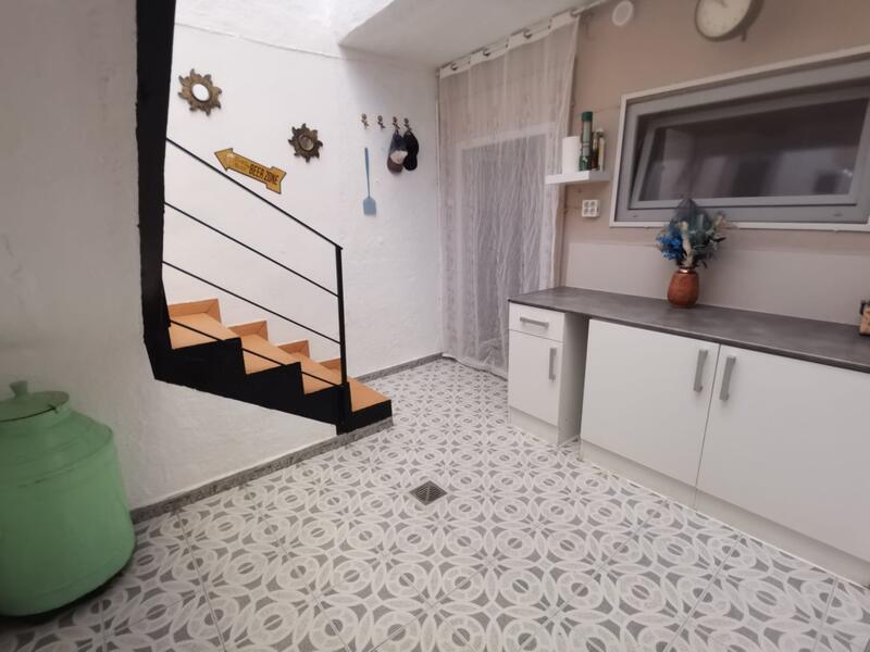 4 bedroom Townhouse for sale