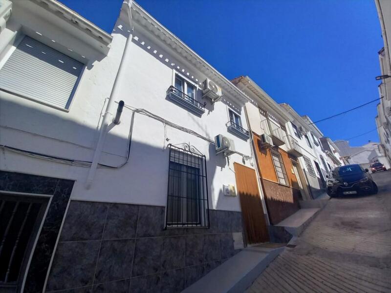 4 bedroom Townhouse for sale