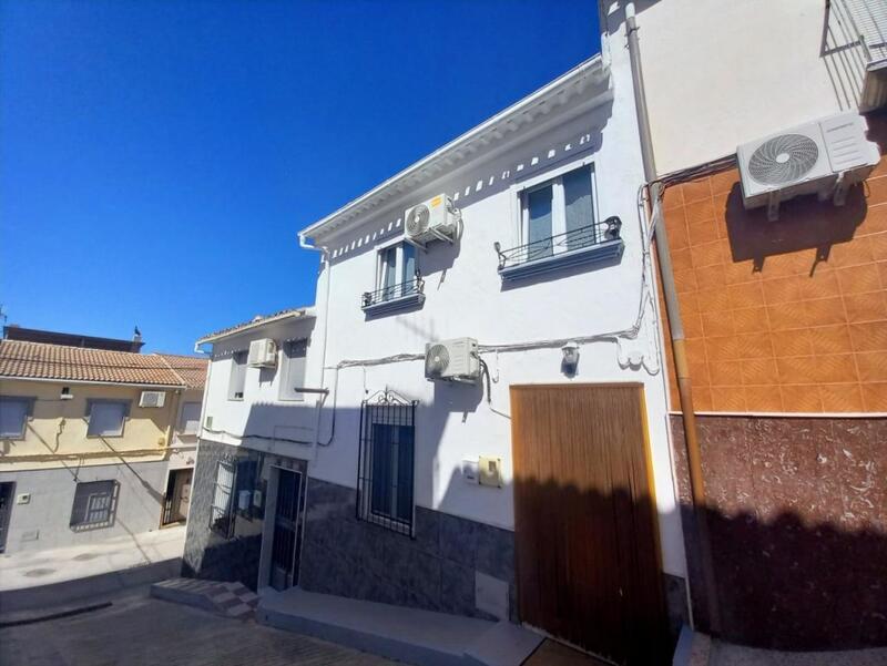 4 bedroom Townhouse for sale
