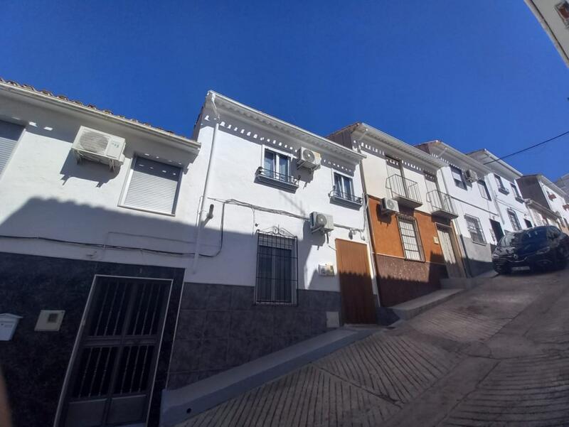 4 bedroom Townhouse for sale