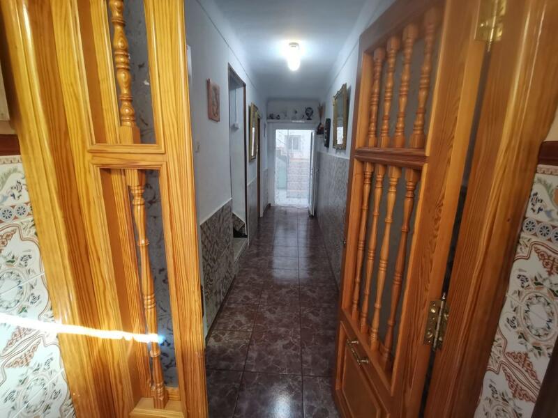4 bedroom Townhouse for sale