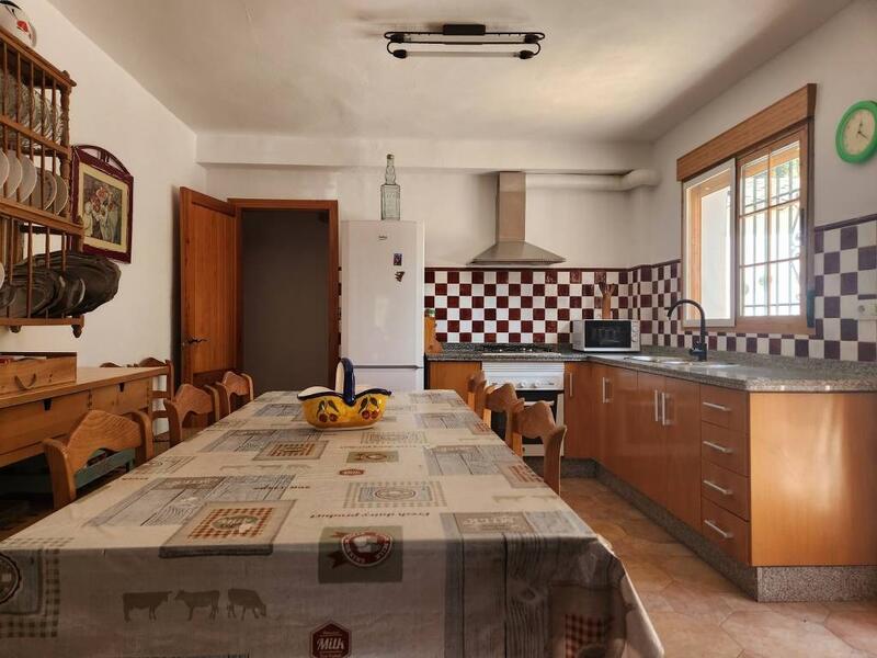 6 bedroom Country House for sale