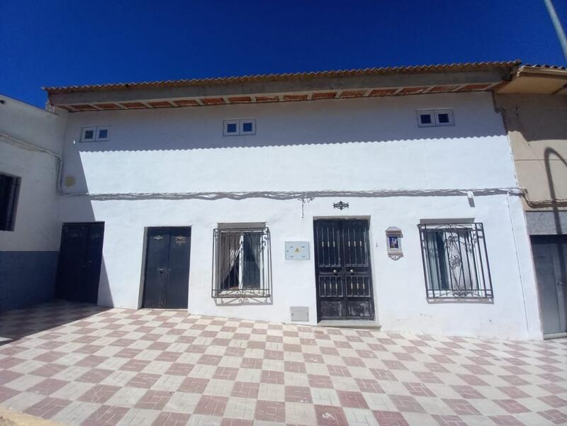 Townhouse for sale in Castillo de Locubin, Jaén