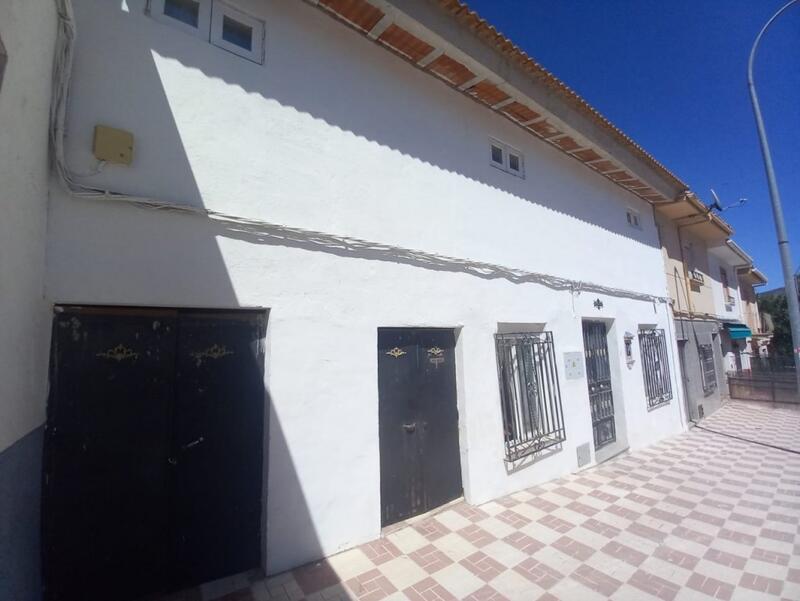 3 bedroom Townhouse for sale