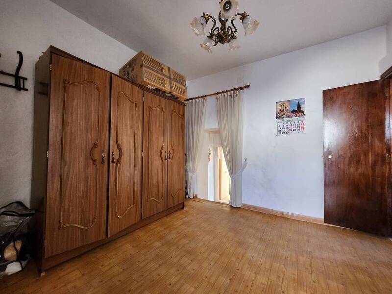 4 bedroom Townhouse for sale
