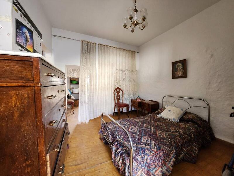 4 bedroom Townhouse for sale