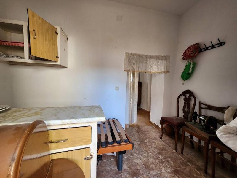 4 bedroom Townhouse for sale