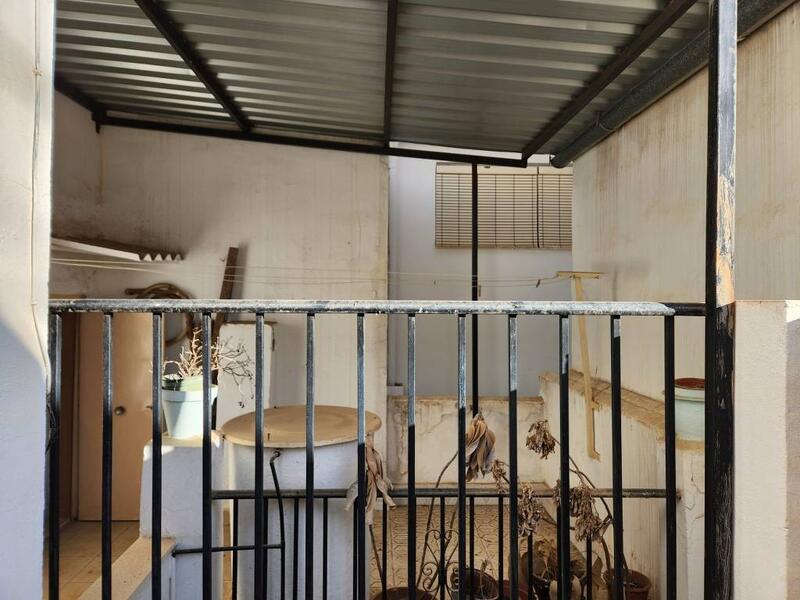 4 bedroom Townhouse for sale