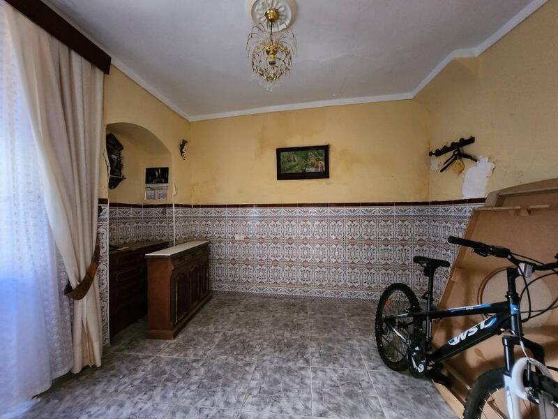 4 bedroom Townhouse for sale