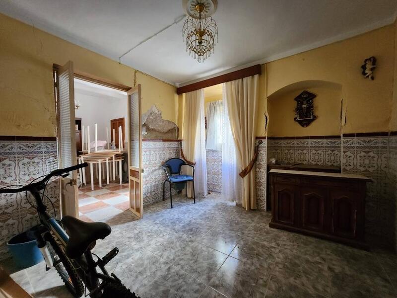 4 bedroom Townhouse for sale