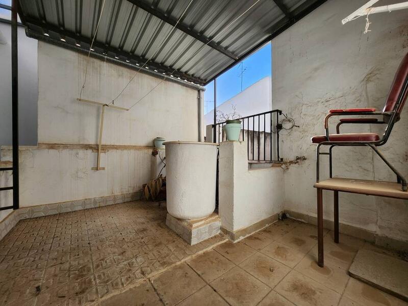 4 bedroom Townhouse for sale