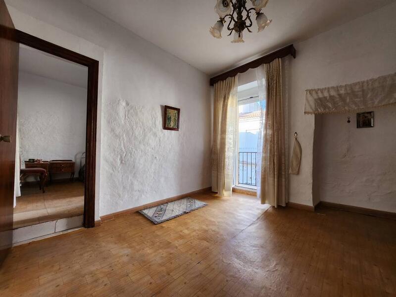 4 bedroom Townhouse for sale
