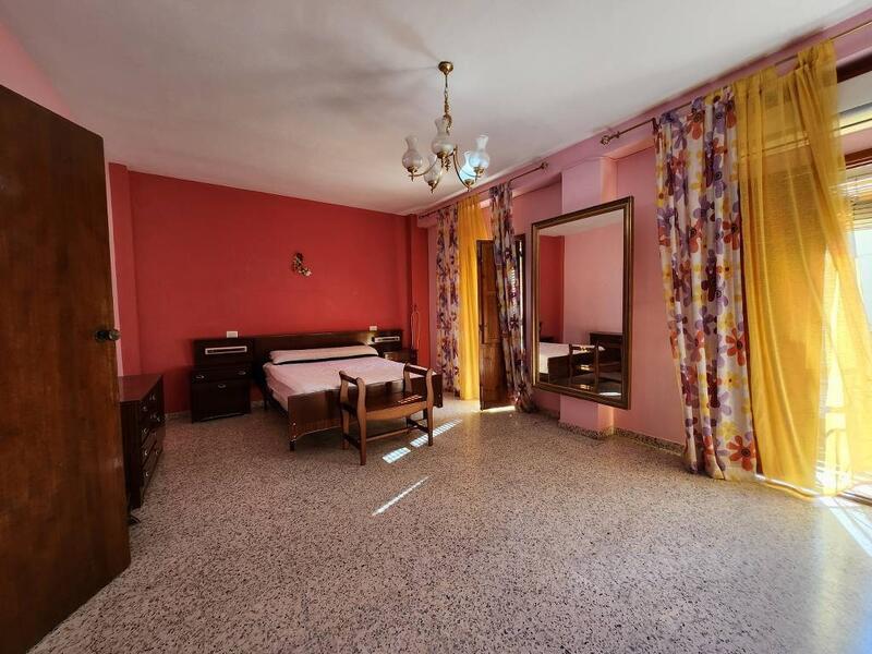 4 slaapkamer Gezinswoning Te koop