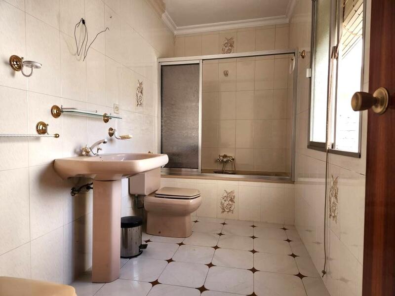 4 slaapkamer Gezinswoning Te koop