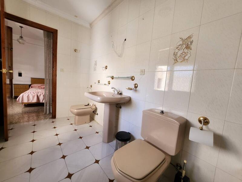 4 slaapkamer Gezinswoning Te koop
