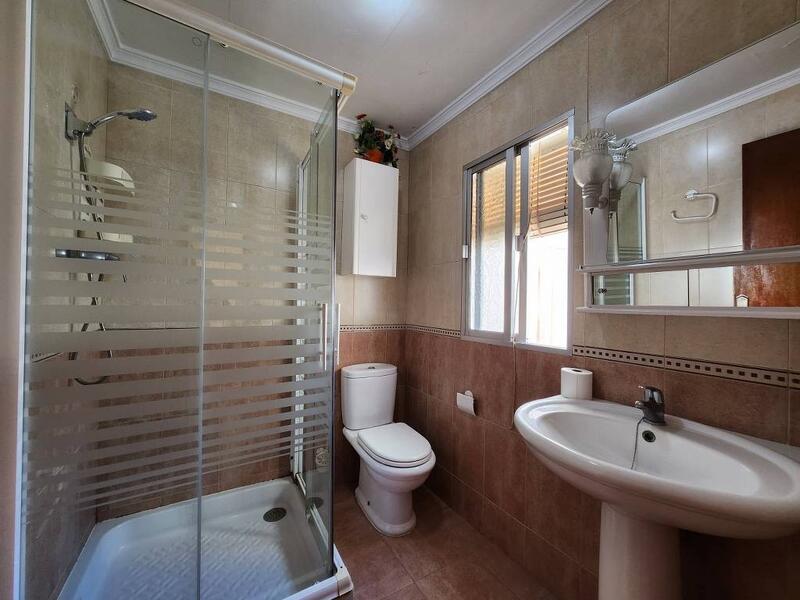 4 slaapkamer Gezinswoning Te koop