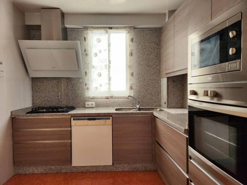 4 slaapkamer Gezinswoning Te koop