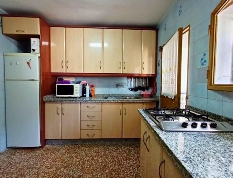 4 спальная комната городская тюрьма продается