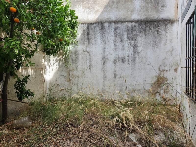 5 bedroom Townhouse for sale