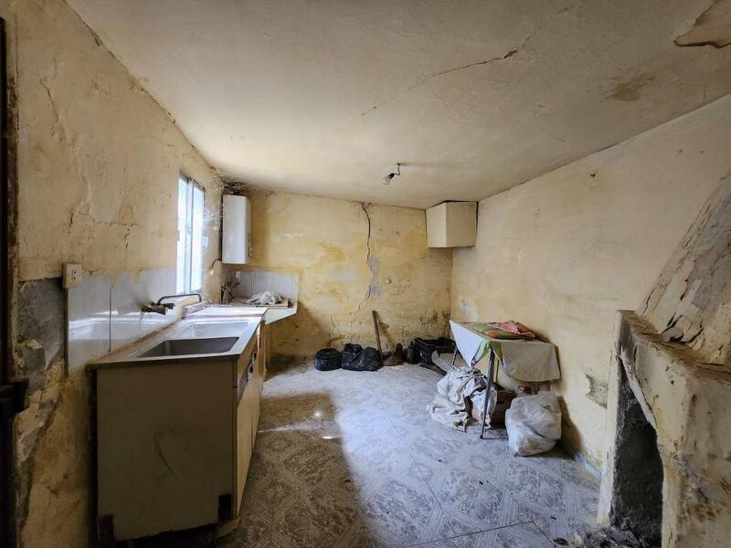 5 bedroom Townhouse for sale