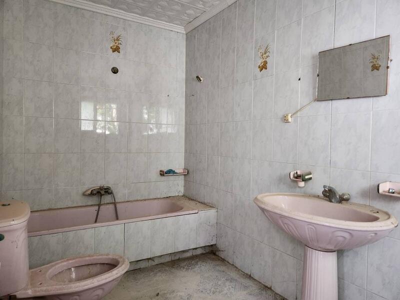 5 bedroom Townhouse for sale