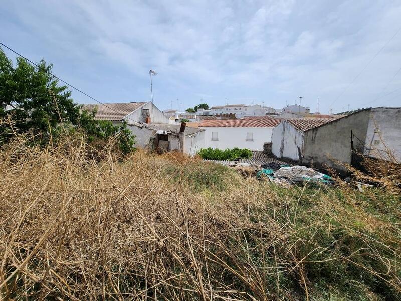 5 bedroom Townhouse for sale