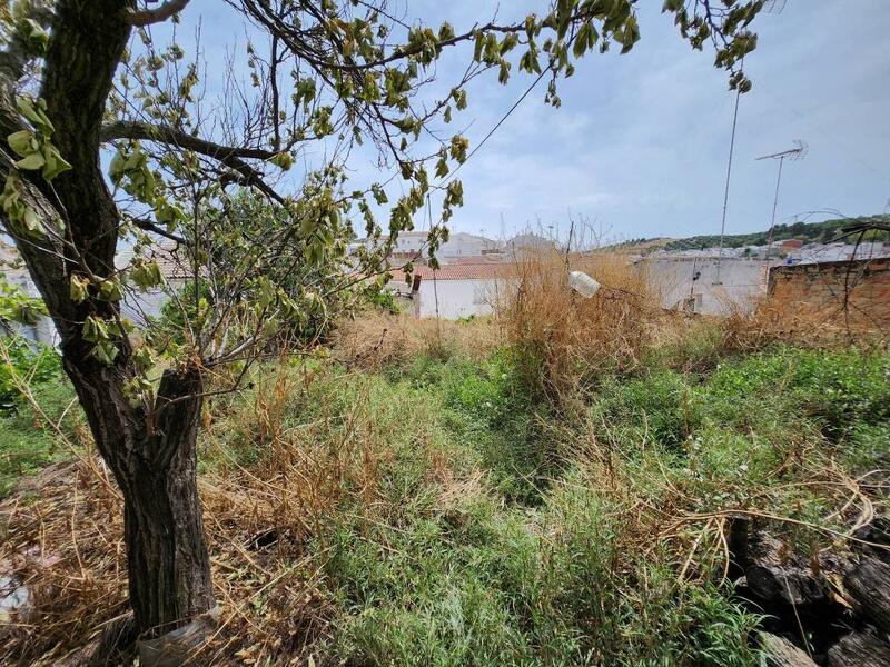 5 bedroom Townhouse for sale