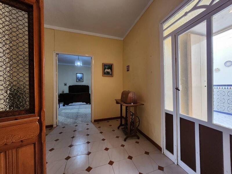 4 спальная комната городская тюрьма продается