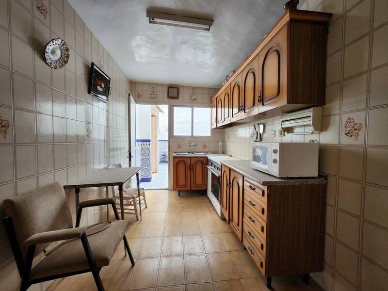 4 спальная комната городская тюрьма продается