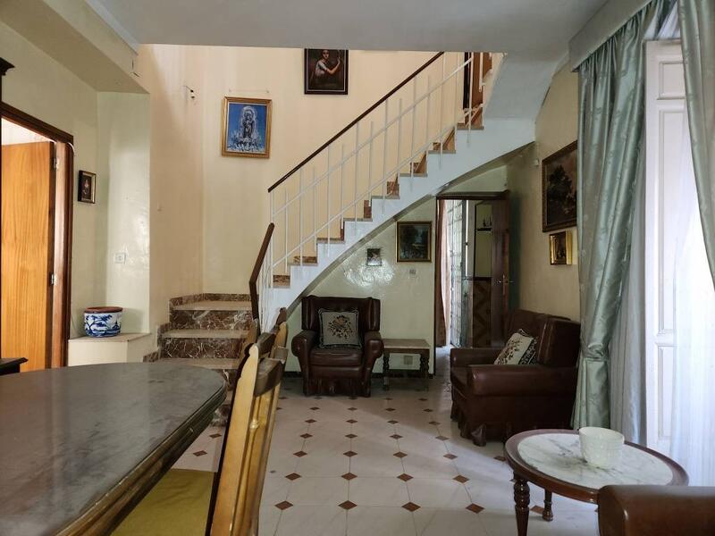 4 спальная комната городская тюрьма продается