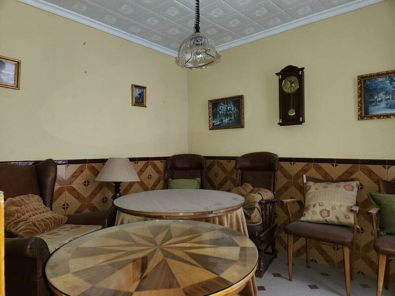 4 спальная комната городская тюрьма продается