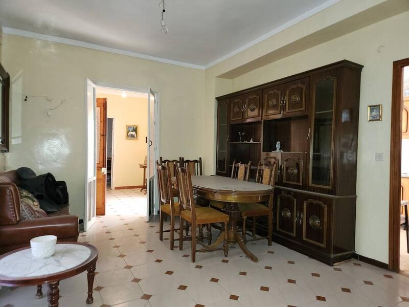 4 спальная комната городская тюрьма продается