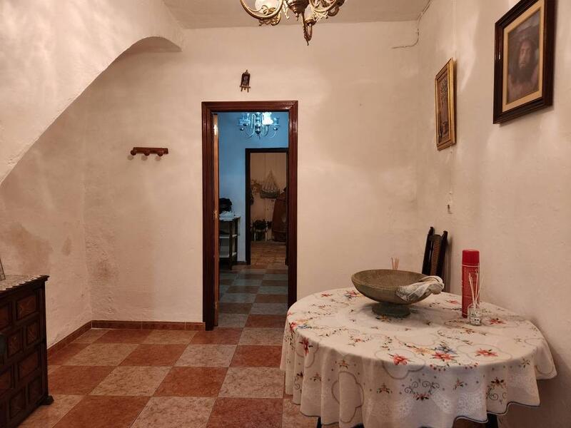 4 спальная комната городская тюрьма продается