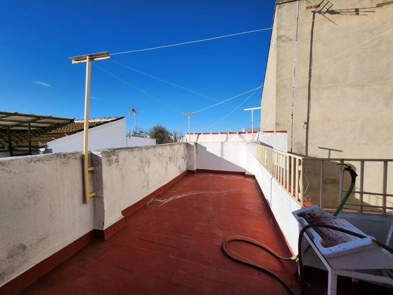 4 спальная комната городская тюрьма продается