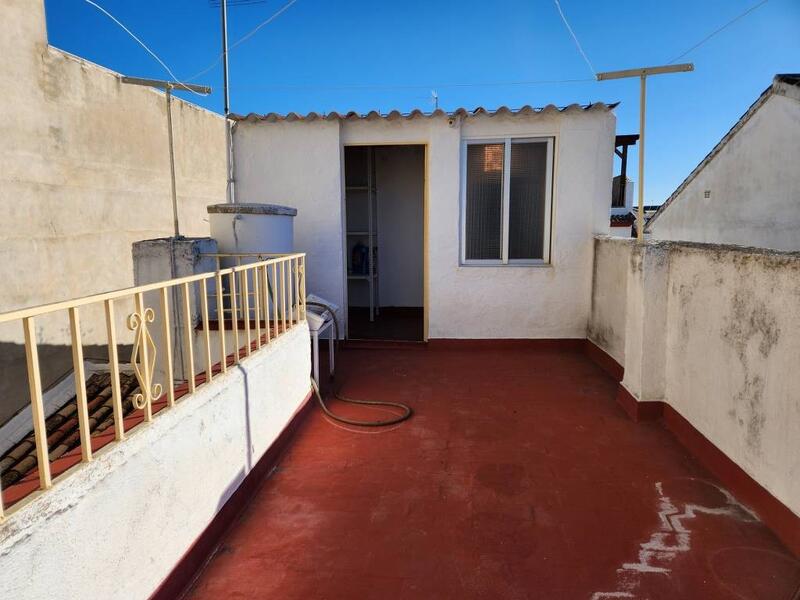 4 спальная комната городская тюрьма продается