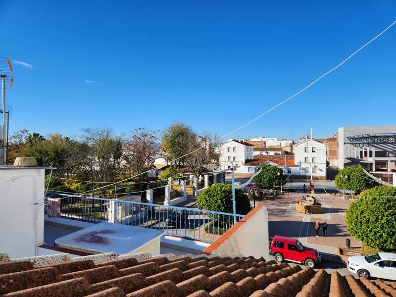 4 спальная комната городская тюрьма продается