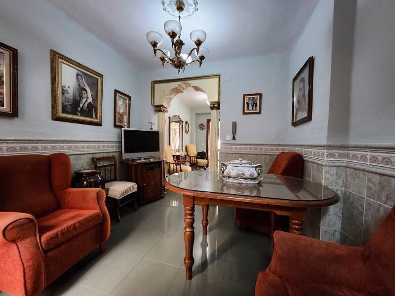 4 спальная комната городская тюрьма продается