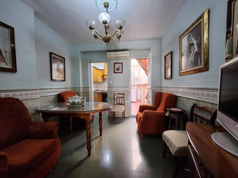 4 спальная комната городская тюрьма продается