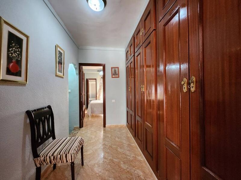 4 спальная комната городская тюрьма продается