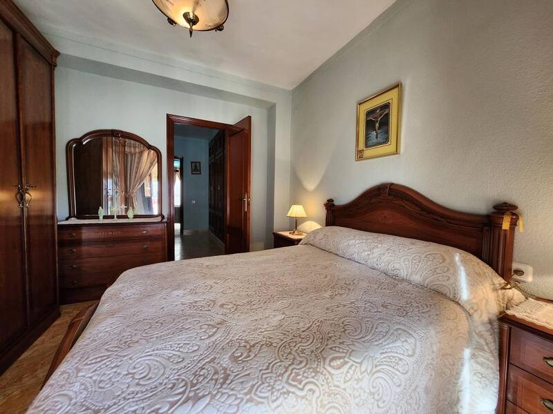 4 спальная комната городская тюрьма продается