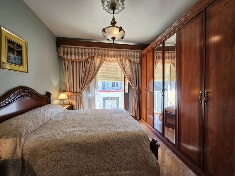 4 спальная комната городская тюрьма продается