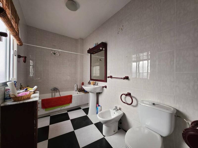 5 slaapkamer Gezinswoning Te koop 5 slaapkamer Gezinswoning Te koop