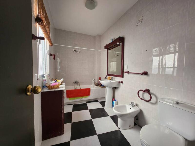 5 slaapkamer Gezinswoning Te koop 5 slaapkamer Gezinswoning Te koop