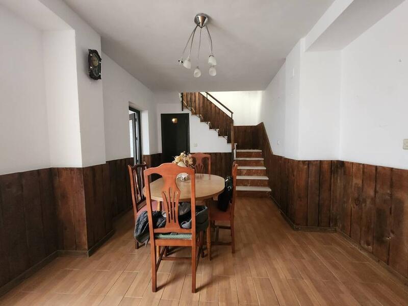 5 slaapkamer Gezinswoning Te koop 5 slaapkamer Gezinswoning Te koop