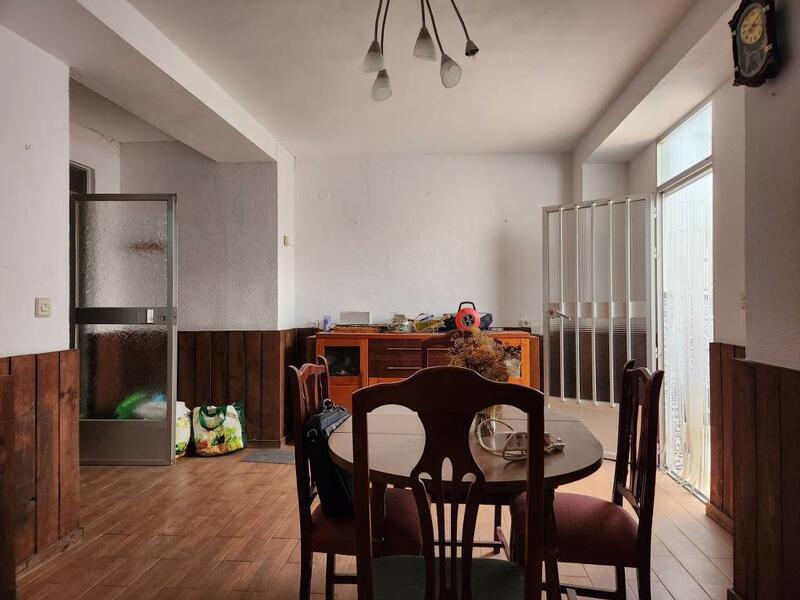 5 slaapkamer Gezinswoning Te koop 5 slaapkamer Gezinswoning Te koop