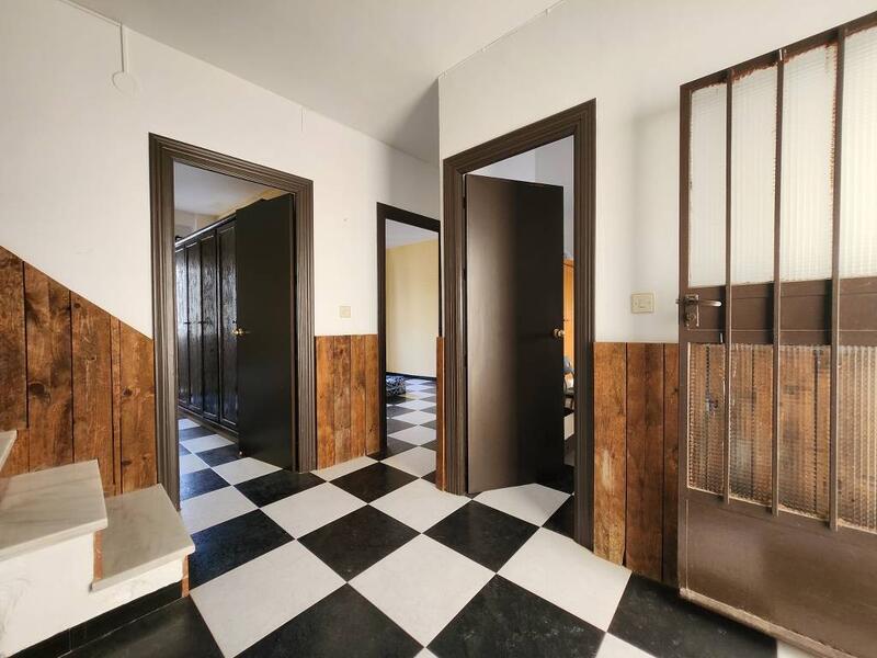 5 slaapkamer Gezinswoning Te koop 5 slaapkamer Gezinswoning Te koop