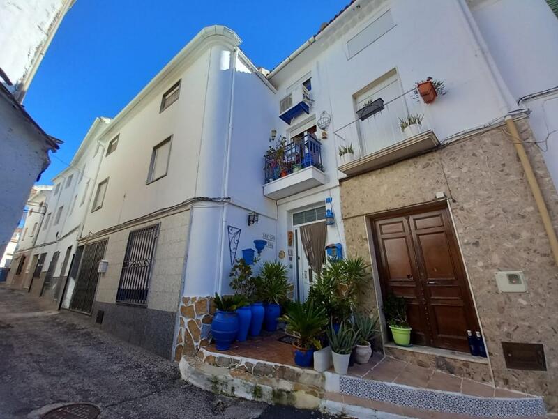 городская тюрьма продается в Castillo de Locubin, Jaén