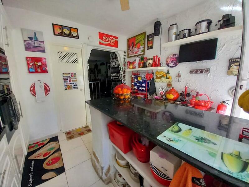 3 спальная комната городская тюрьма продается